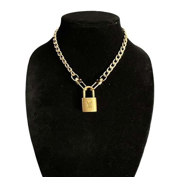 Authentic Louis Vuitton #312 Lock & Key Set on a 18K Gold Plated Chain Necklace - Picture 2 of 7